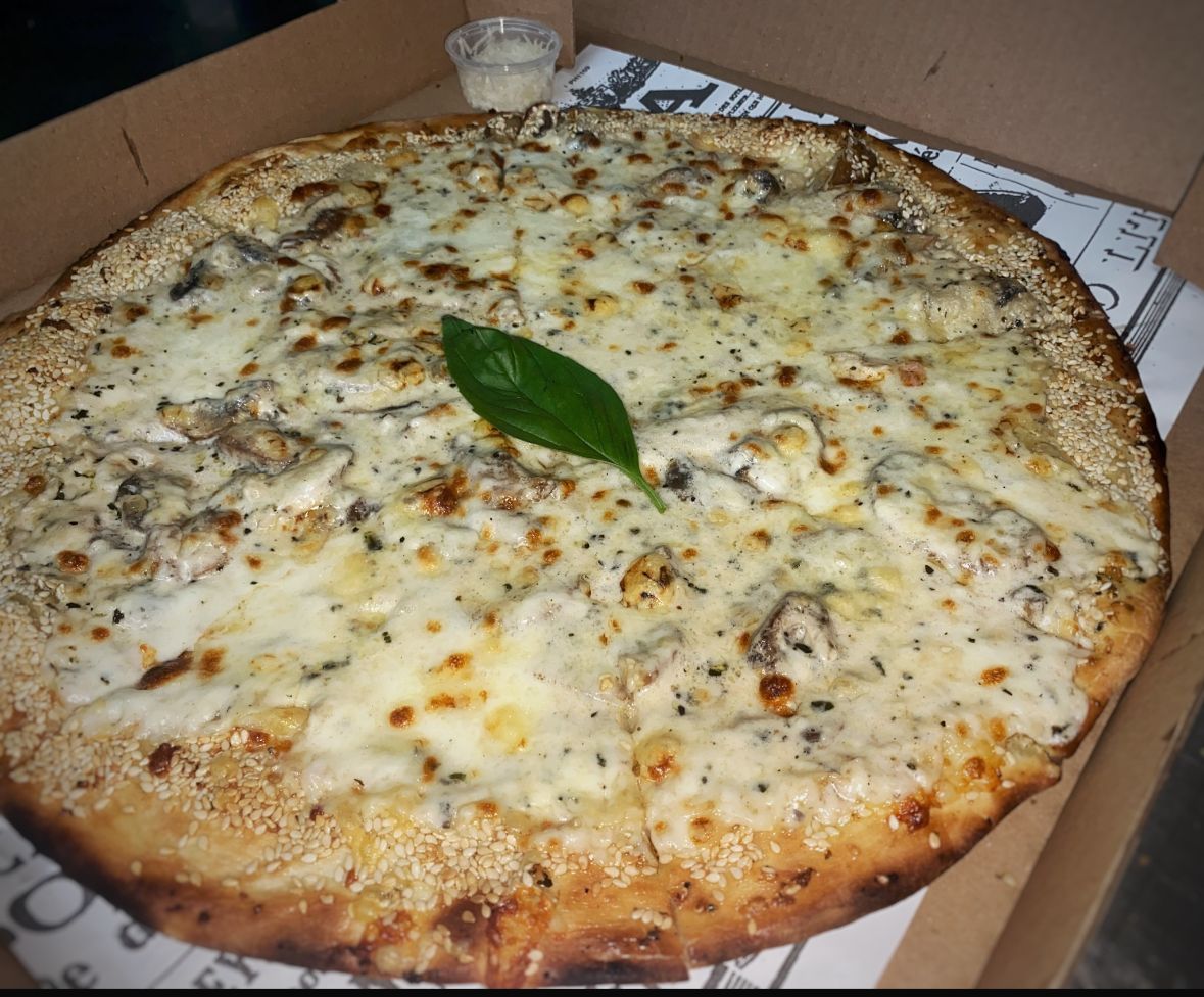 פיצה מוקרמת